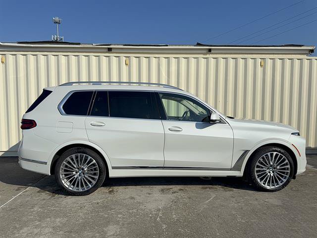 Used 2026 BMW X7 xDrive40i AWD/4WD image 2