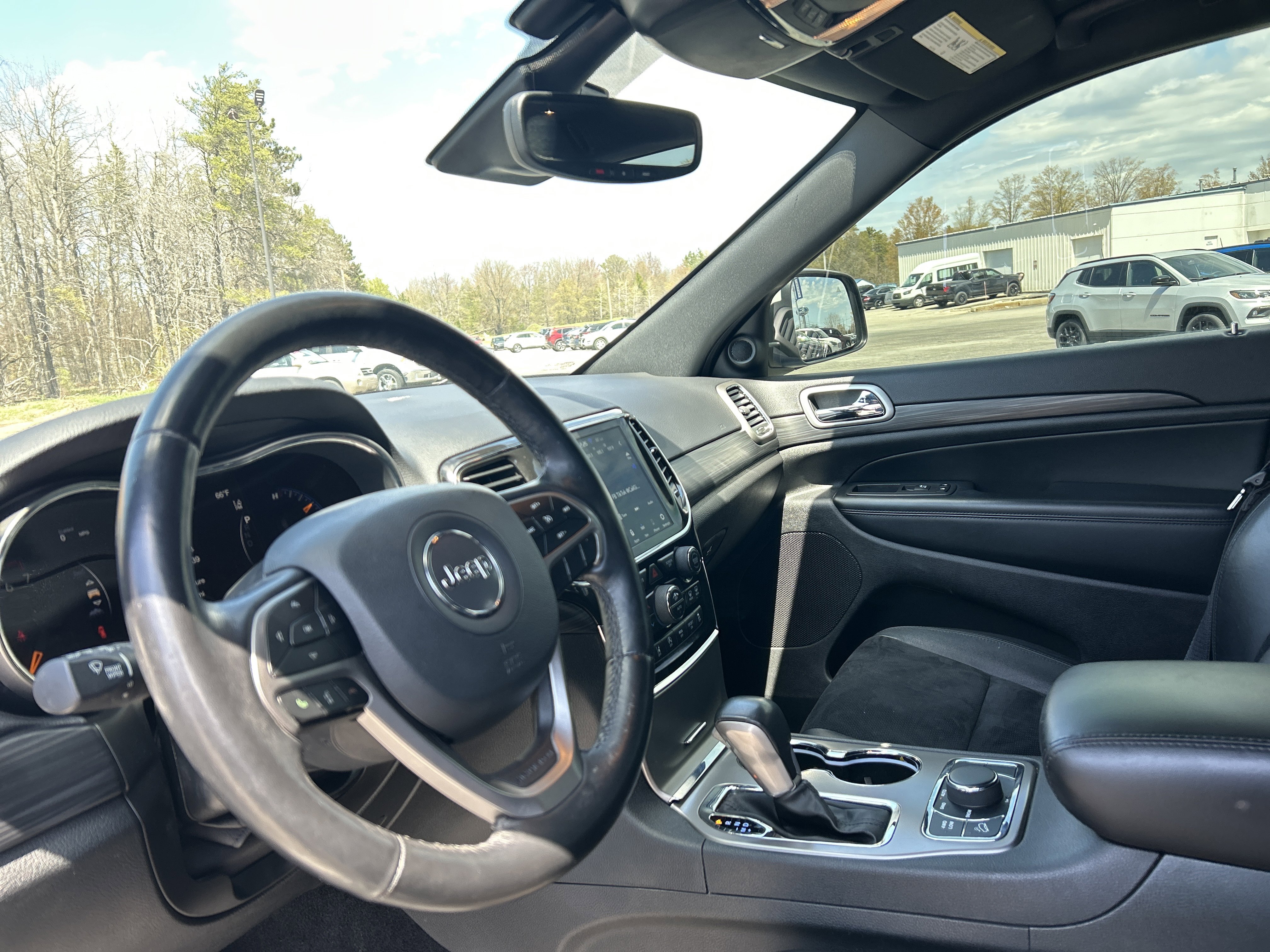 Used 2022 Jeep Grand Cherokee Altitude AWD/4WD image 15