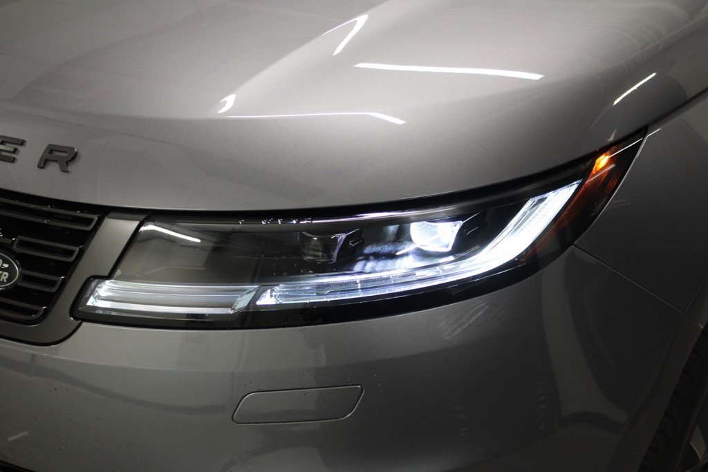 Used 2025 Land Rover Range Rover Sport Dynamic SE image 12