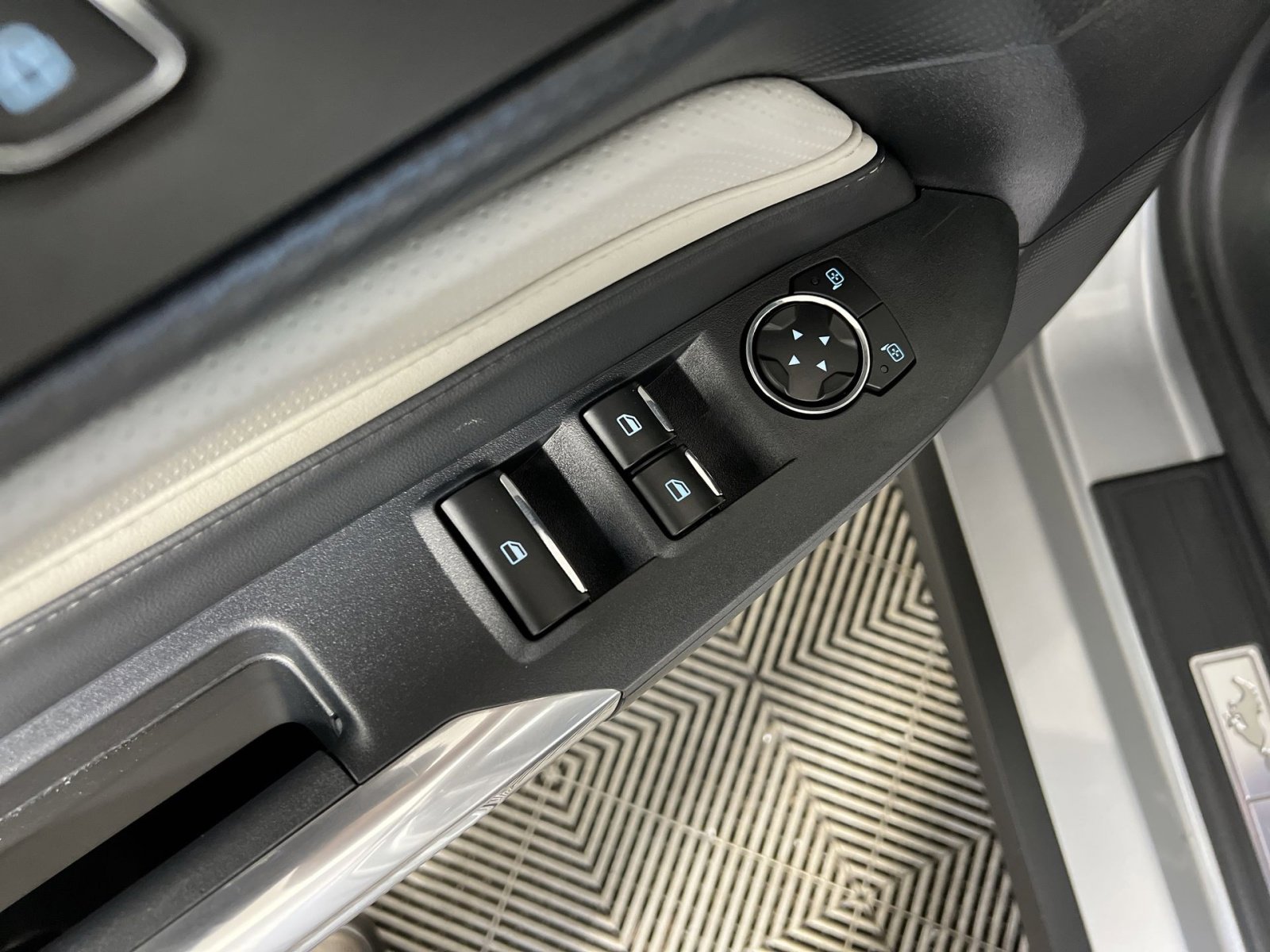 Used 2024 Ford Mustang Premium RWD image 15