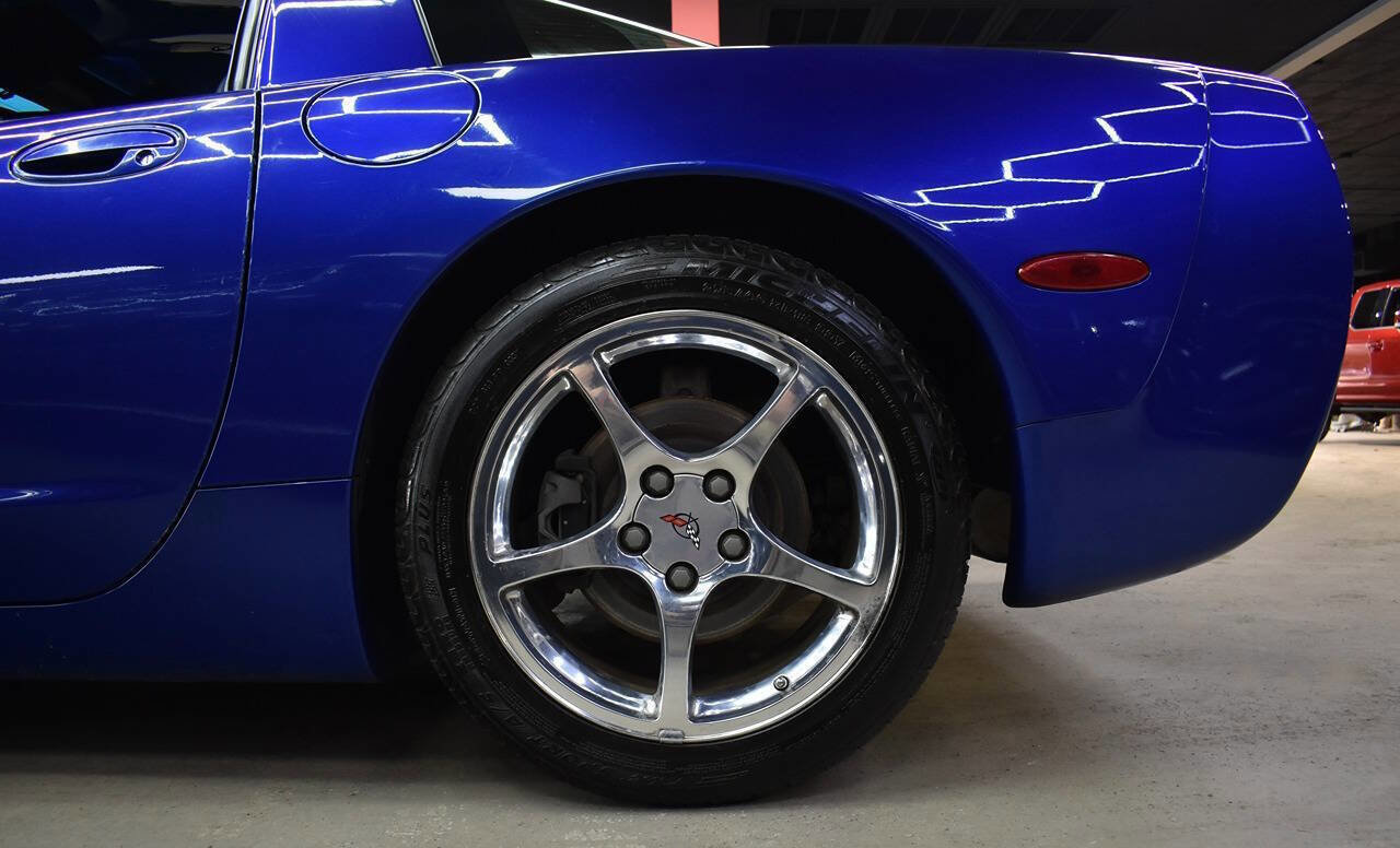 Used 2002 Chevrolet Corvette Coupe w/ Preferred Equipment Group1 RWD image 10