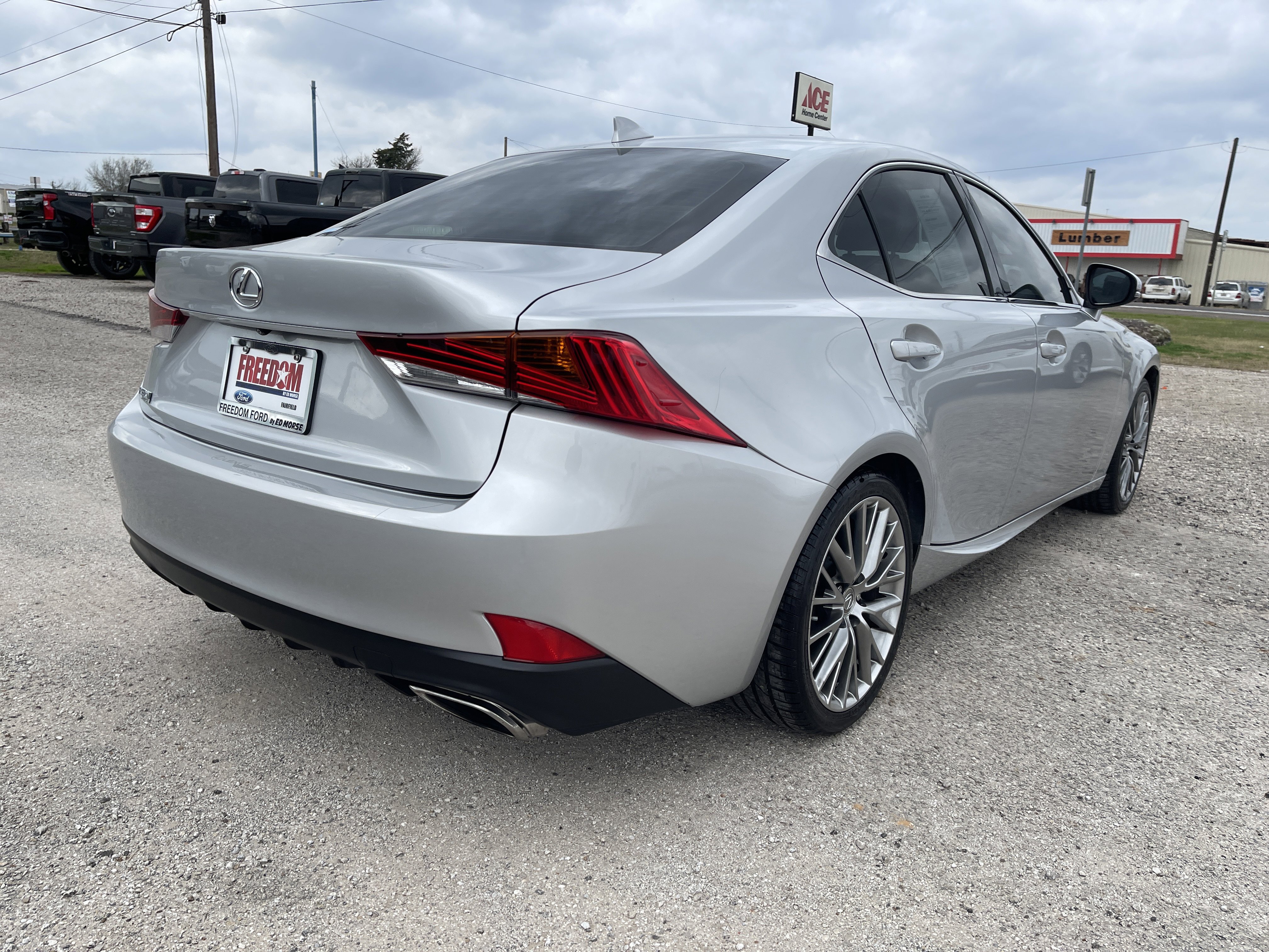 Used 2017 Lexus IS 200t 200t image 4