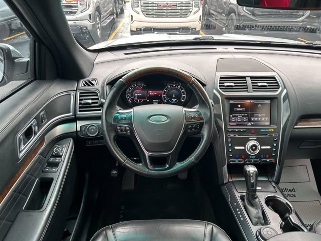 Used 2016 Ford Explorer Platinum image 30