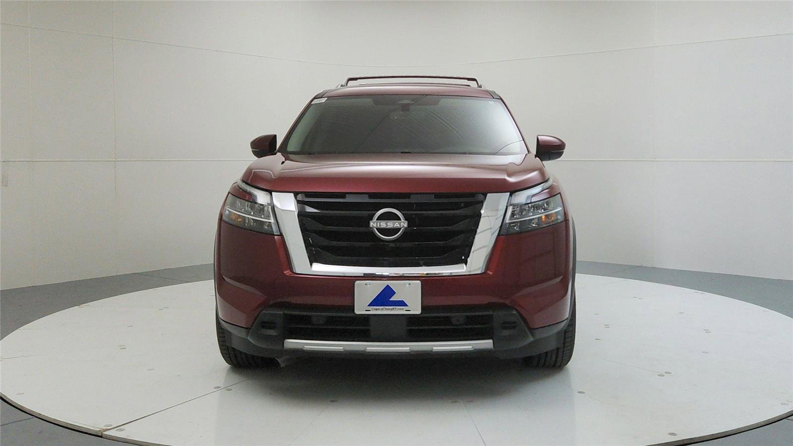 Used 2024 Nissan Pathfinder SL image 2
