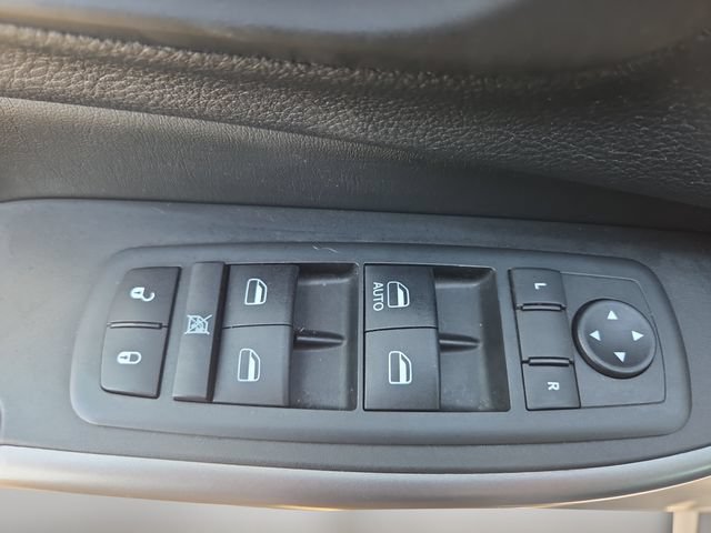 Used 2019 Jeep Cherokee Latitude w/ Cold Weather Group AWD/4WD image 17