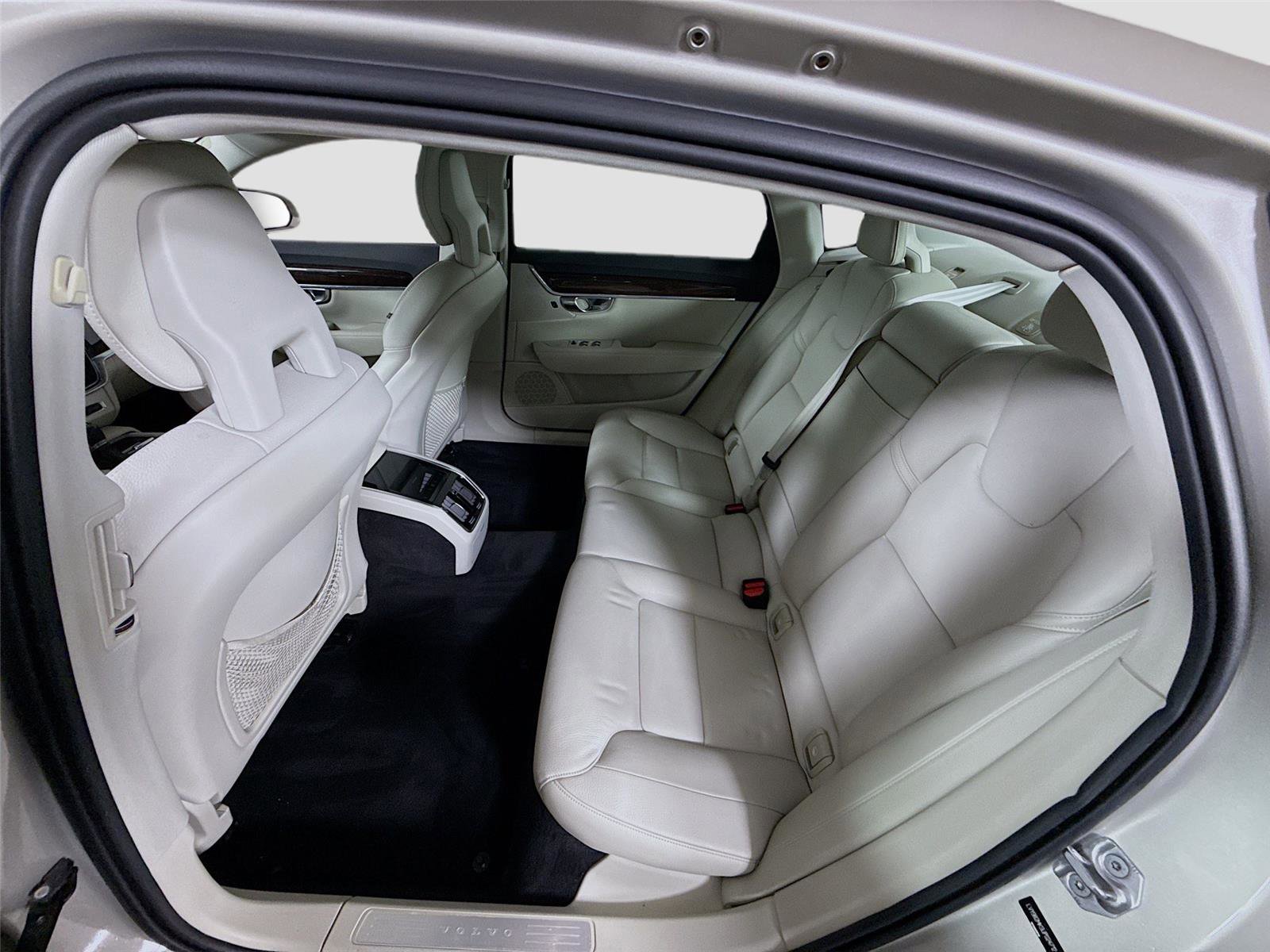 Used 2018 Volvo S90 T5 Momentum w/ Convenience Package image 18