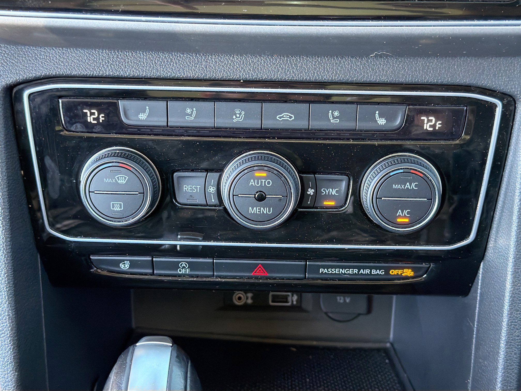 Used 2018 Volkswagen Atlas SEL Premium image 33