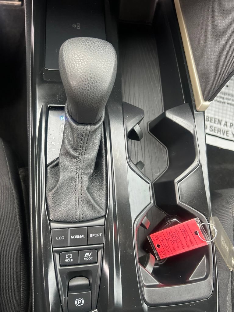 Used 2025 Toyota Camry LE FWD image 27