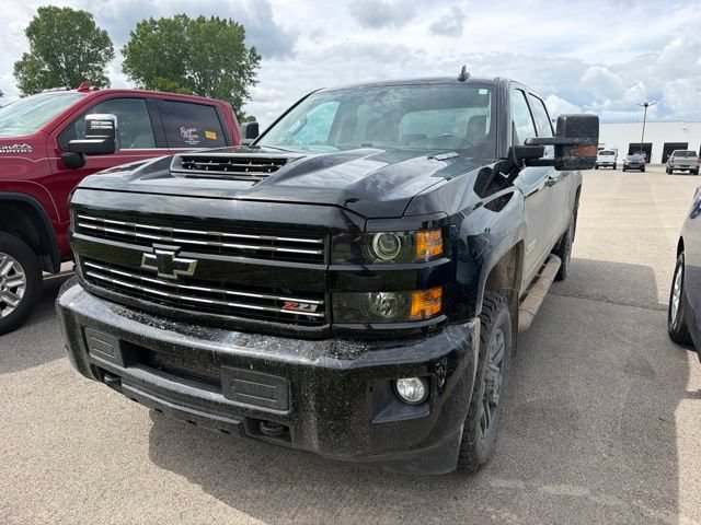 Used 2017 Chevrolet Silverado 2500 LT w/ Midnight Edition AWD/4WD image 3