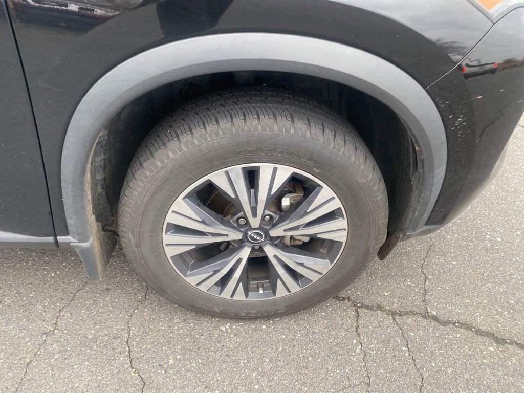 Used 2023 Nissan Rogue SV image 9