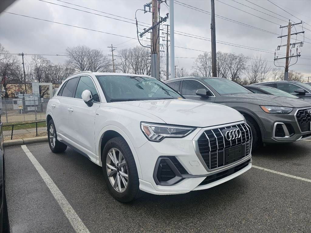 Used 2023 Audi Q3 2.0T Premium w/ Convenience Package image 3