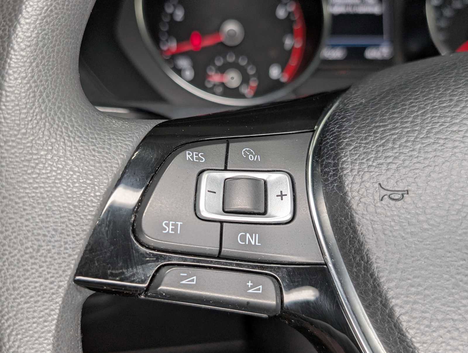 Used 2018 Volkswagen Tiguan S FWD image 32