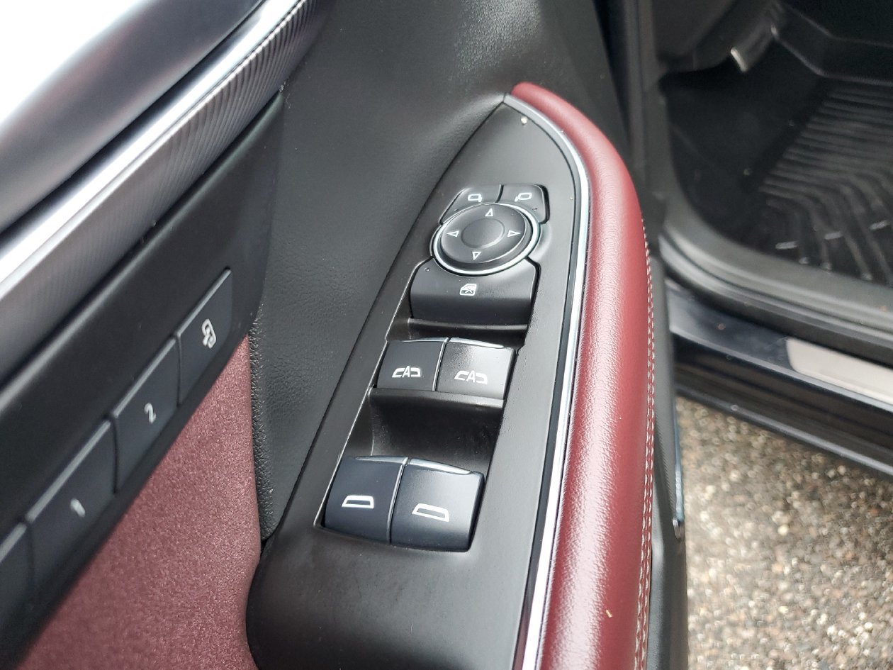 Used 2025 Buick Envision Sport Touring AWD/4WD image 17