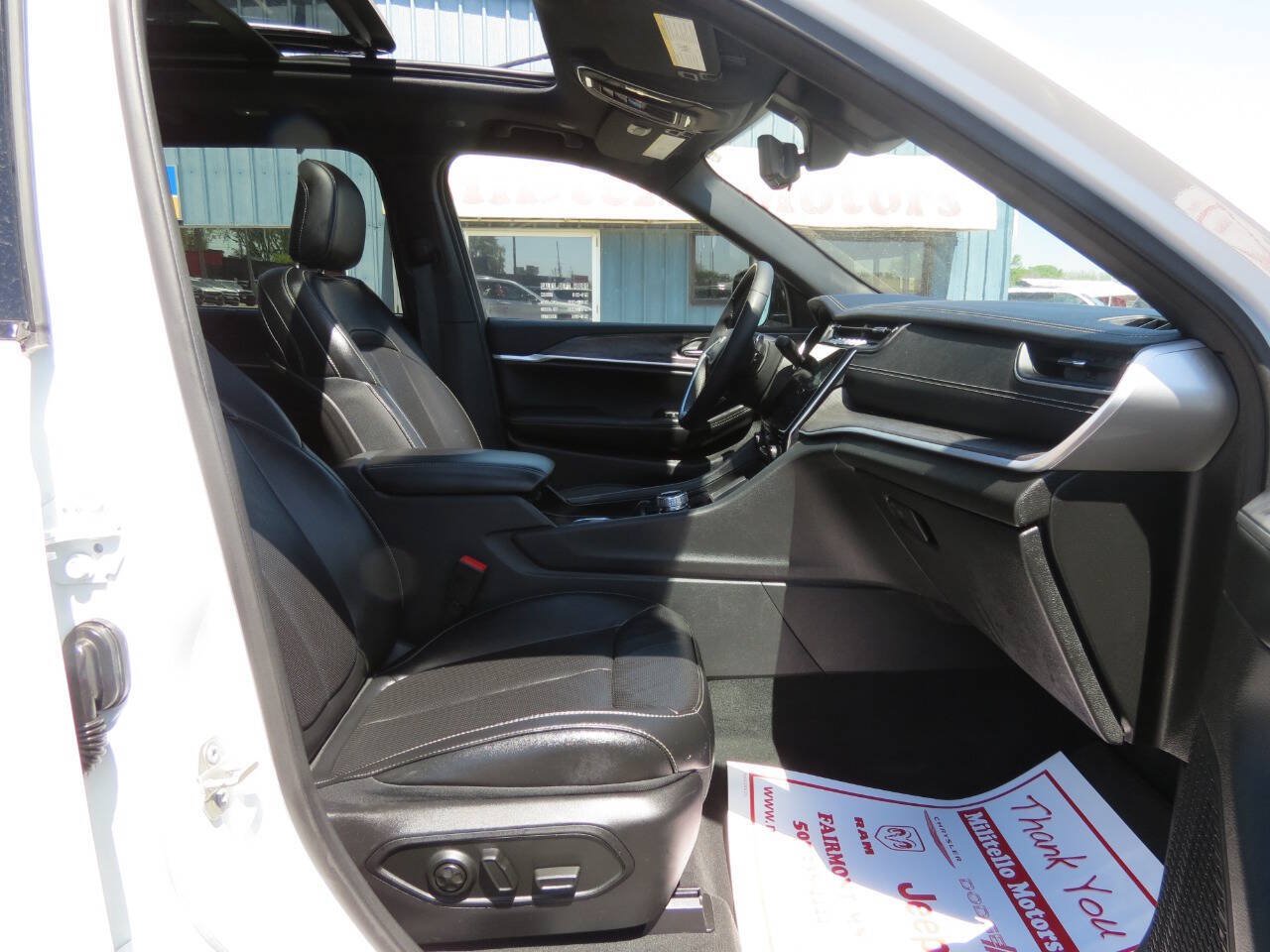 Used 2024 Jeep Grand Cherokee L Limited w/ Luxury Tech Group II AWD/4WD image 6