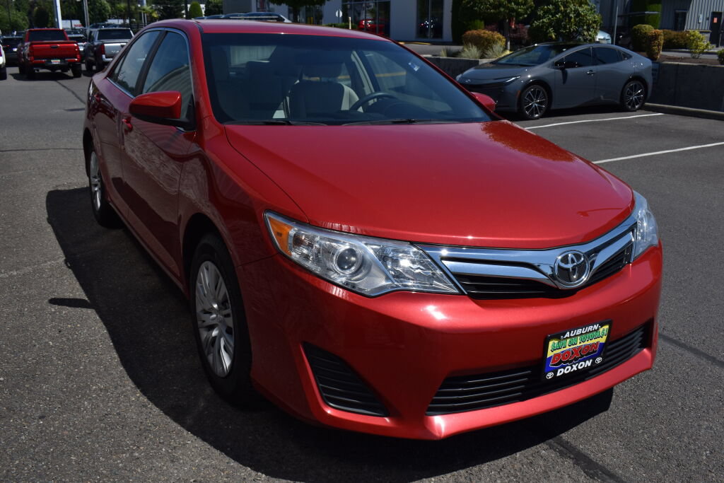 Used 2012 Toyota Camry LE FWD image 3