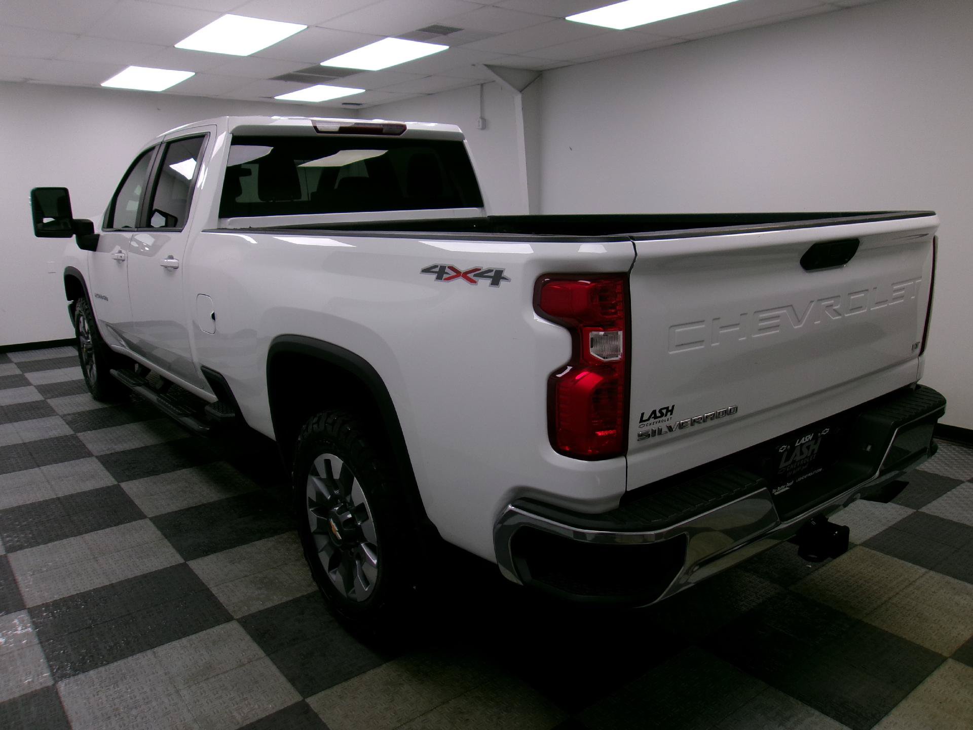 Used 2021 Chevrolet Silverado 2500 LT AWD/4WD image 2