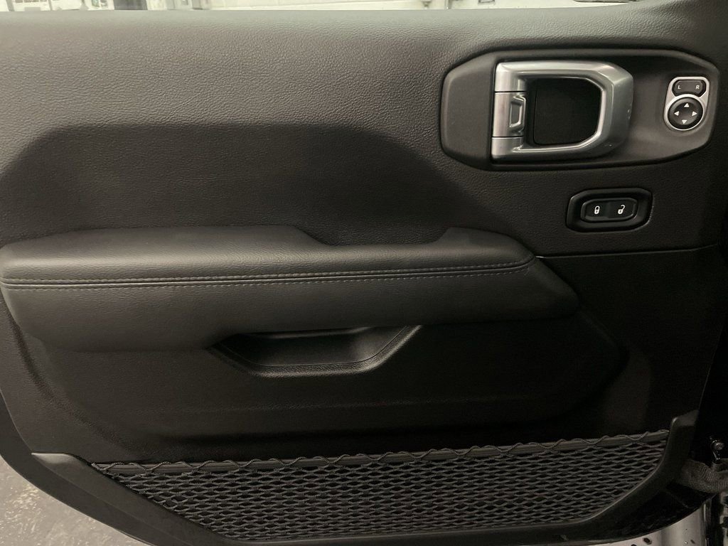 Used 2023 Jeep Wrangler Altitude image 16