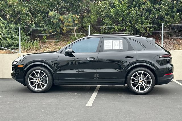Used 2024 Porsche Cayenne AWD/4WD image 2
