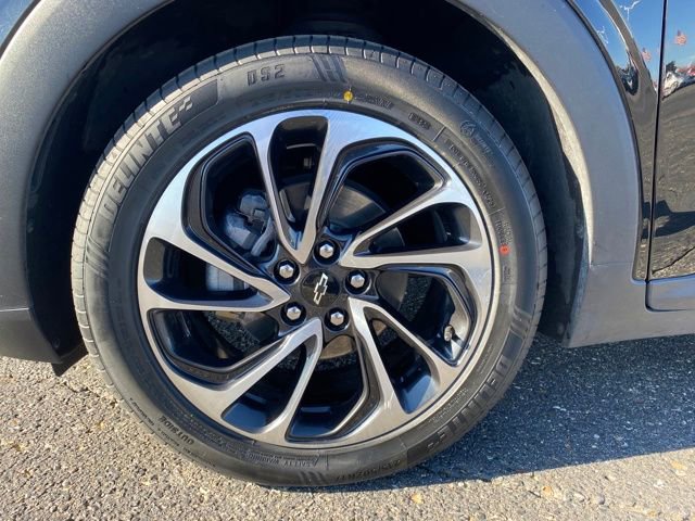 Used 2023 Chevrolet Bolt EUV Premier w/ Sun & Sound Package image 24