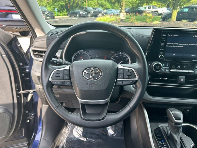 Used 2022 Toyota Highlander XLE AWD/4WD image 17
