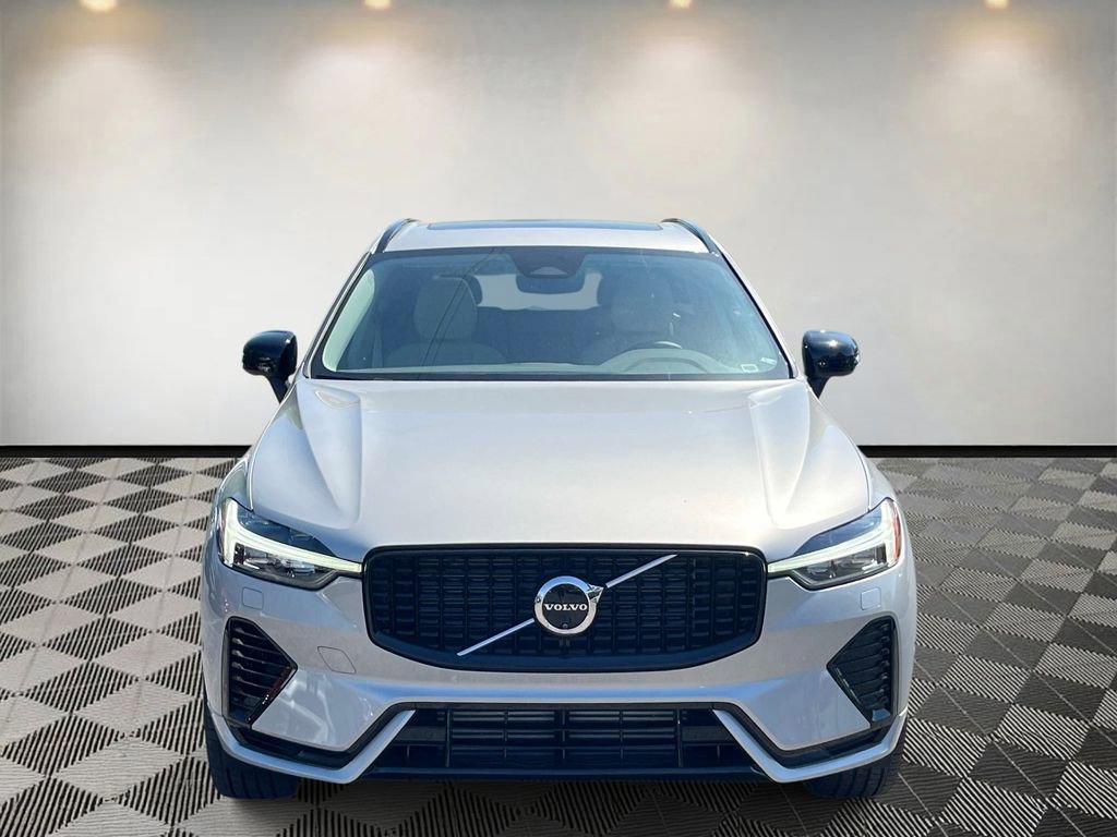 Certified 2025 Volvo XC60 T8 Plus w/ Protection Package Premier image 8