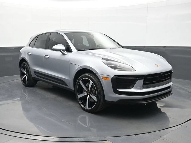 Certified 2025 Porsche Macan AWD/4WD image 25
