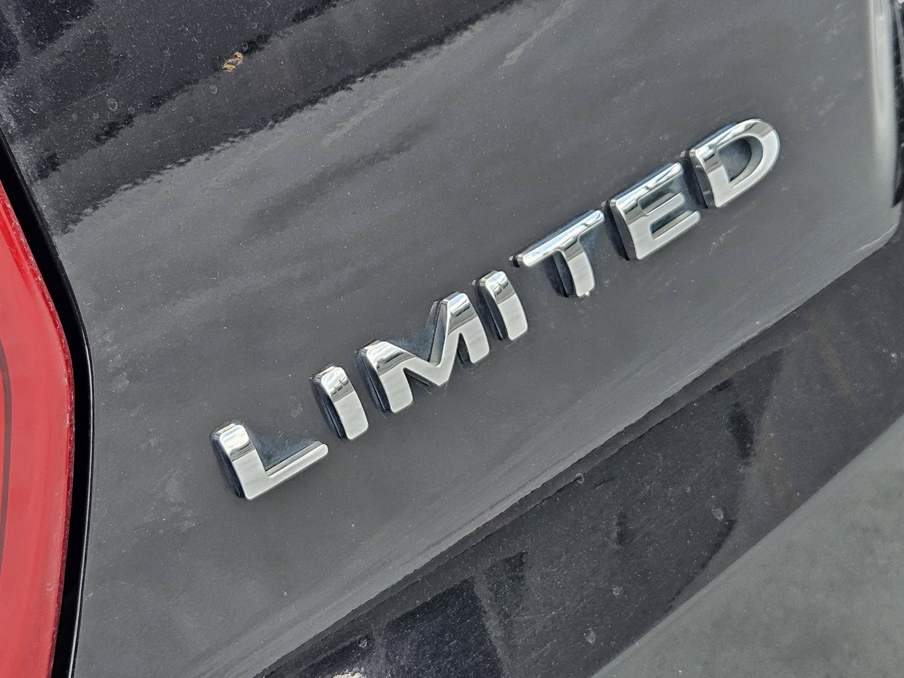 Used 2019 Ford Explorer Limited w/ Ford Safe & Smart Package FWD image 34