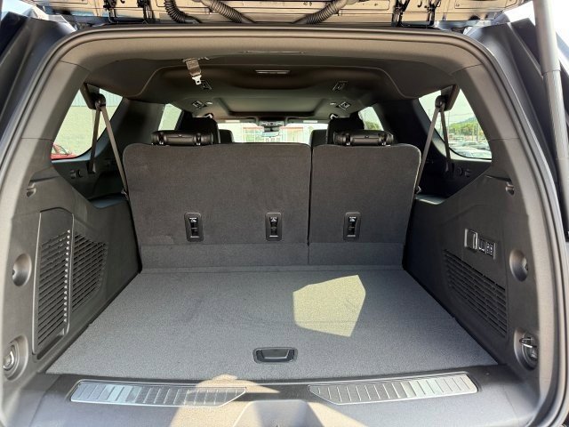 New 2025 Chevrolet Suburban High Country image 21