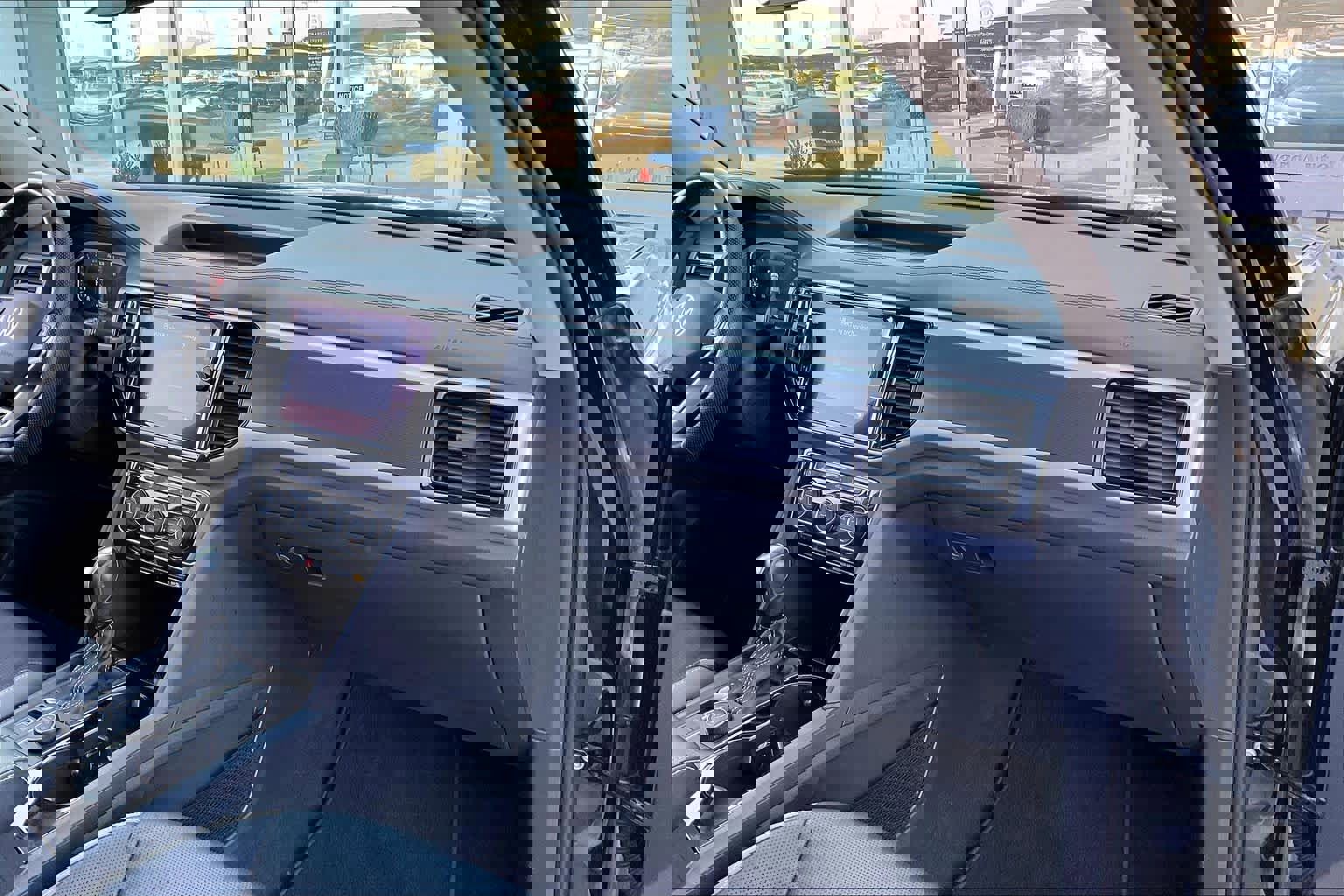 Used 2022 Volkswagen Atlas SEL Premium image 19