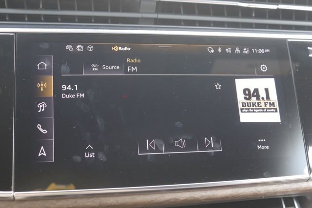 Used 2024 Audi Q8 Premium image 26