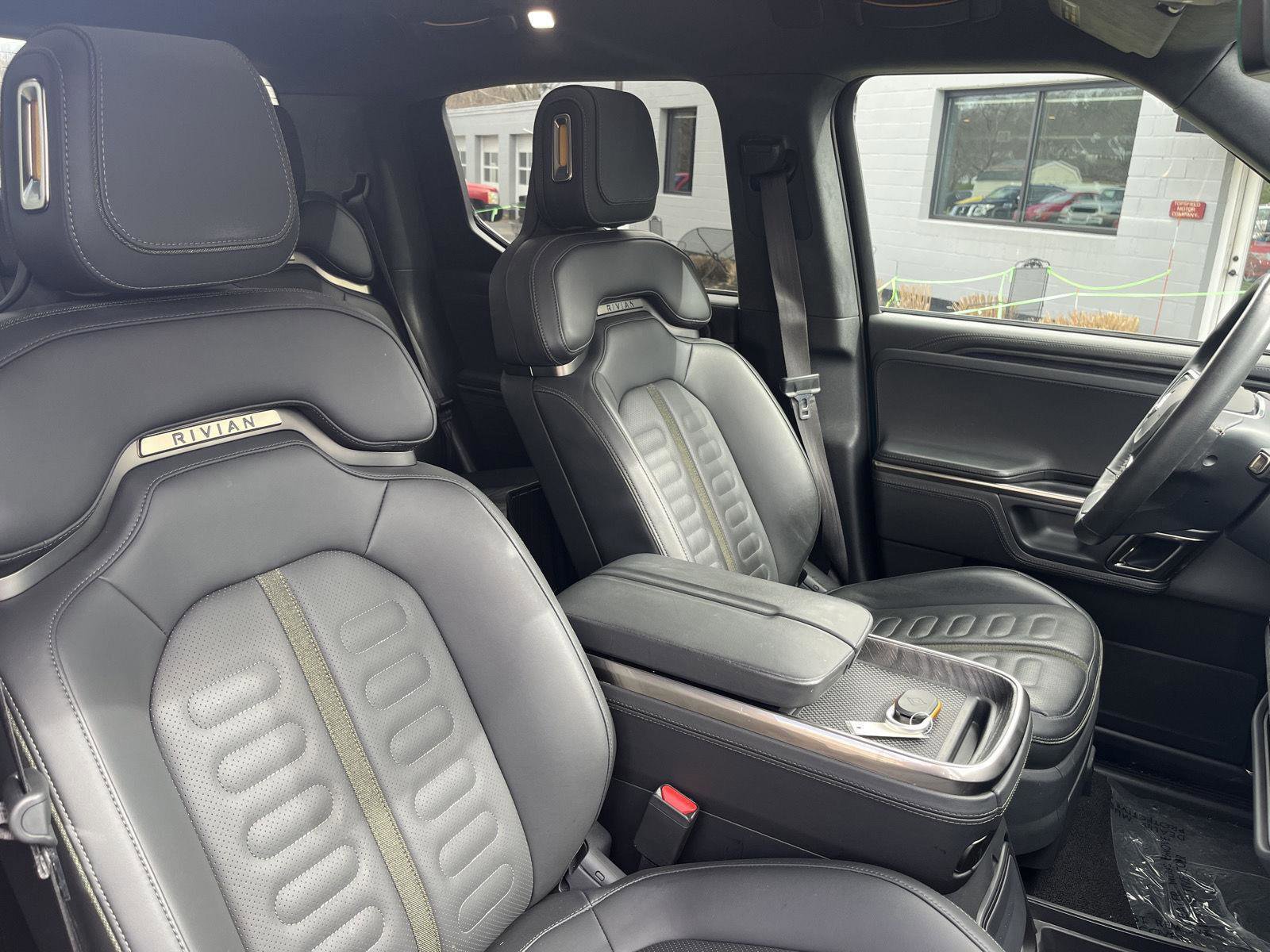 Used 2022 Rivian R1T Adventure image 3