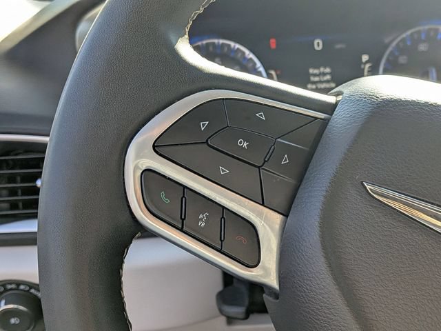 Used 2024 Chrysler Pacifica Touring-L FWD image 18