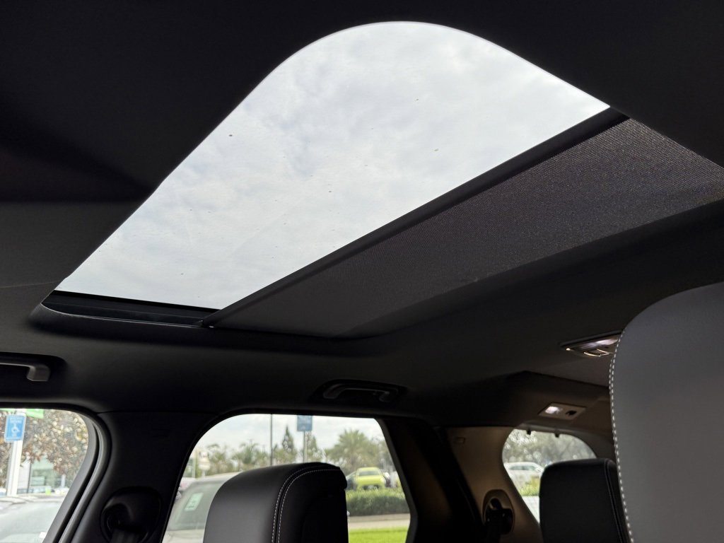 New 2025 Land Rover Discovery S image 16