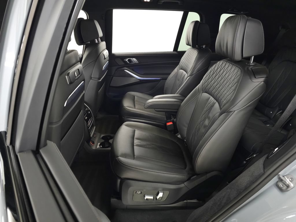 Used 2026 BMW X7 M60i AWD/4WD image 44