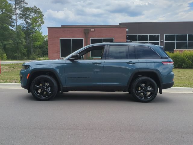 New 2026 Jeep Grand Cherokee Limited w/ Limited Altitude Package AWD/4WD image 10