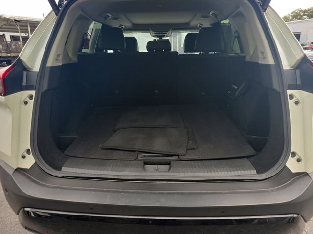 Used 2023 Nissan Rogue SV w/ SV Premium B Package FWD image 10