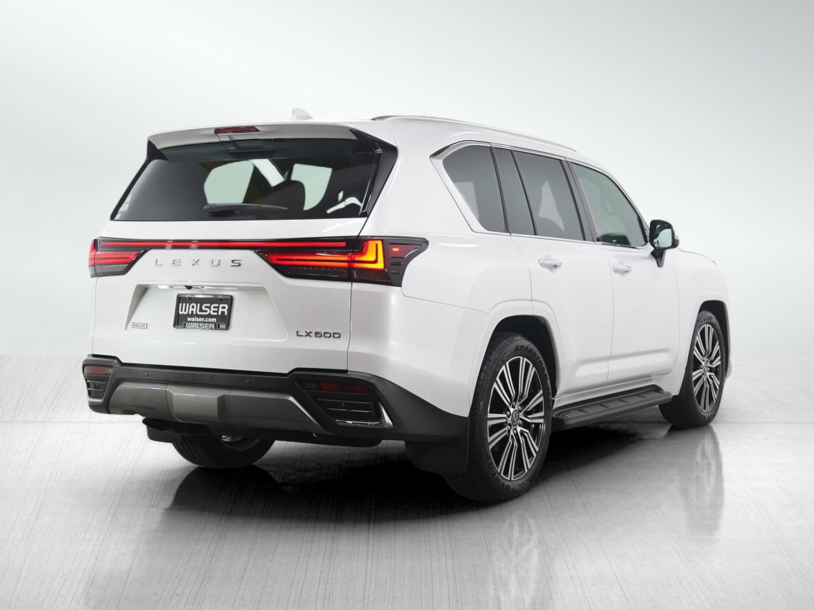 Used 2025 Lexus LX 600 4WD w/ Accessory Package (2T) image 5