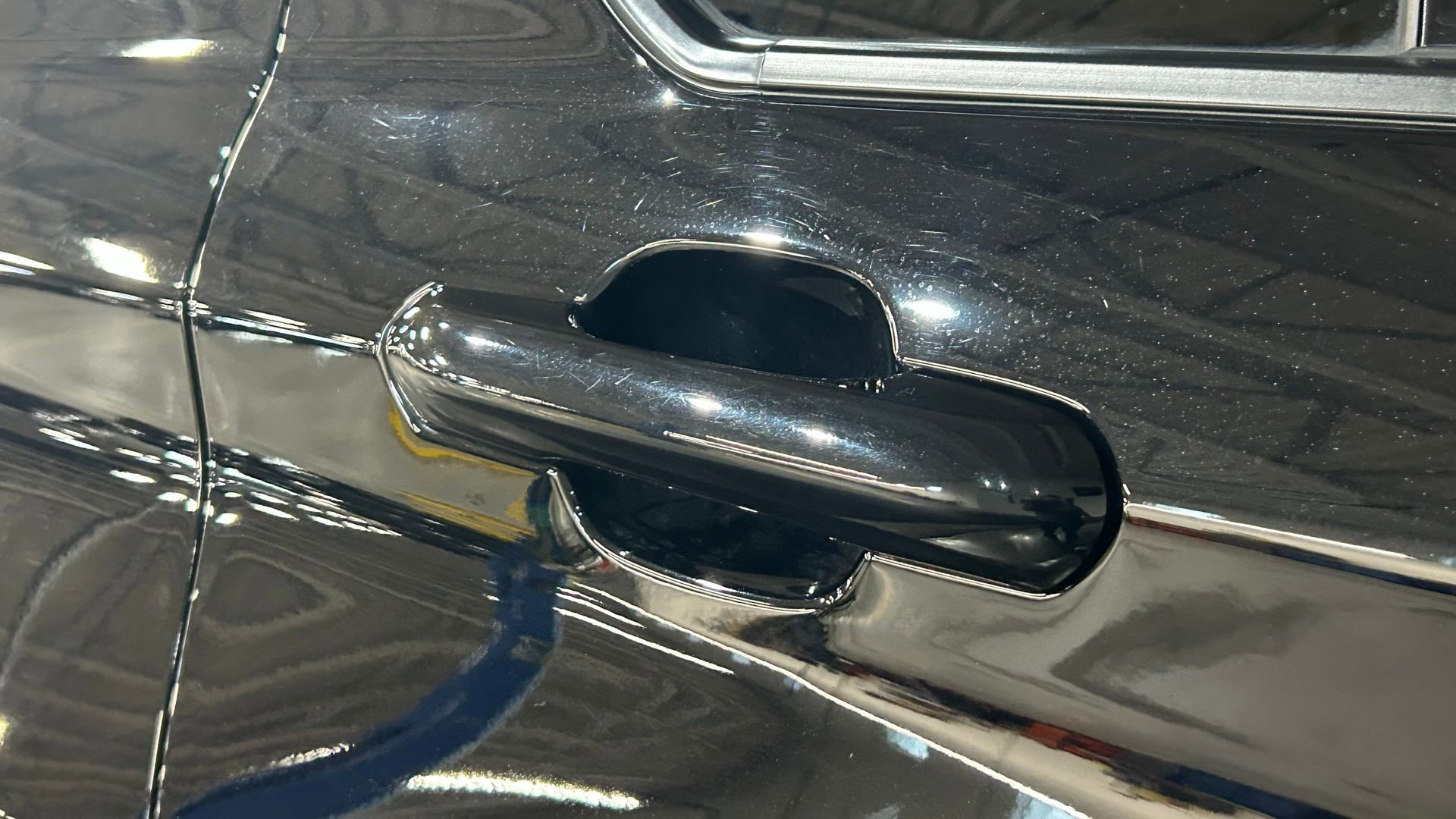 Used 2023 Ford Explorer XLT w/ Equipment Group 202A AWD/4WD image 17