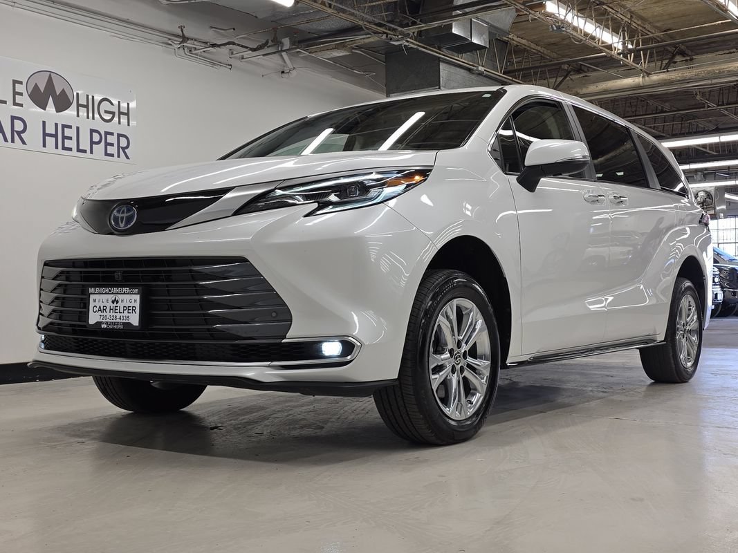 Used 2024 Toyota Sienna Platinum AWD/4WD image 15