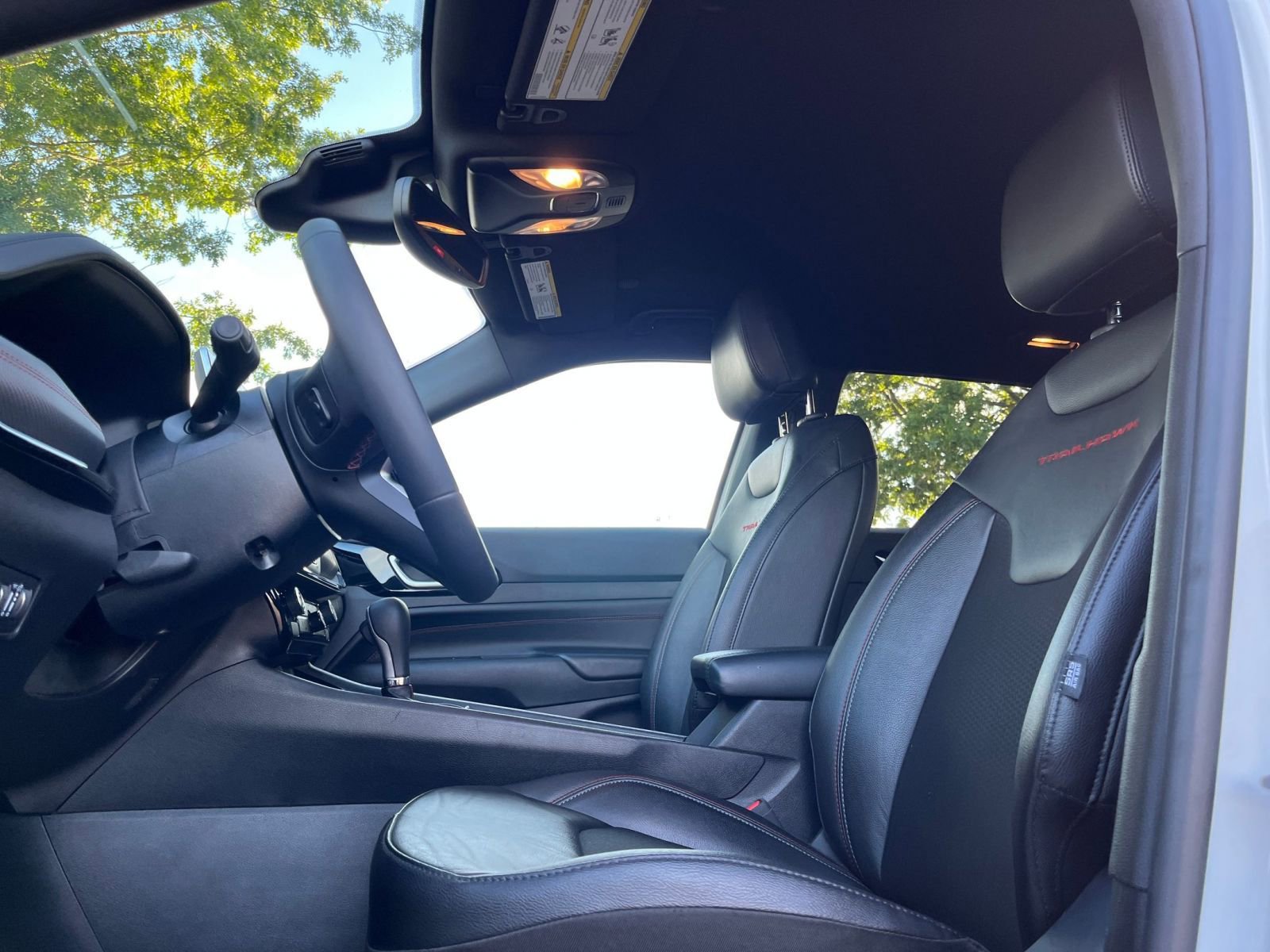 Used 2025 Jeep Compass Trailhawk image 28