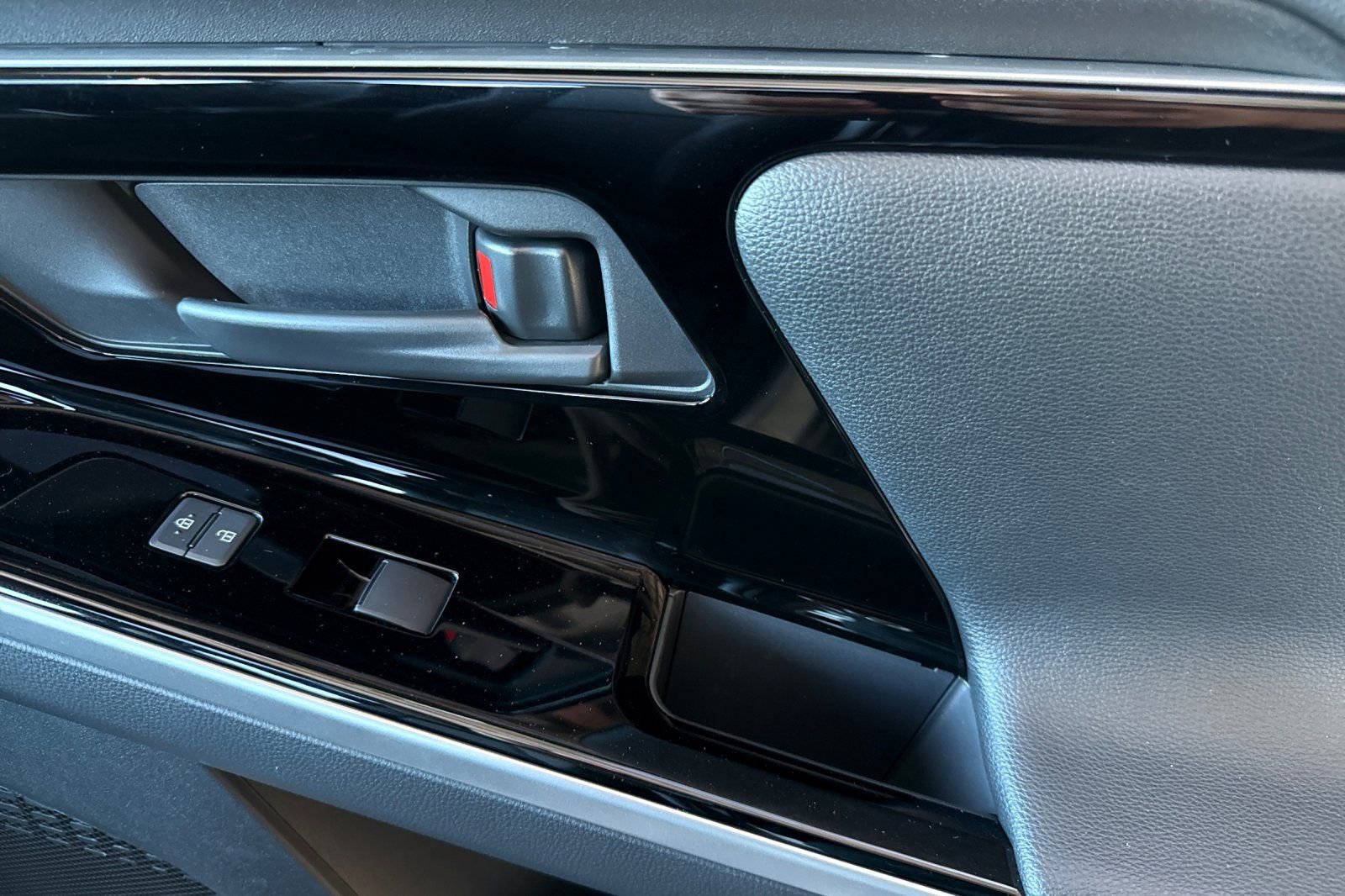 Certified 2025 Toyota bZ4X AWD w/ Weather Package image 21