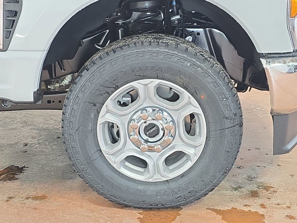 New 2026 Ford F250 XLT w/ FX4 Off-Road Package image 9