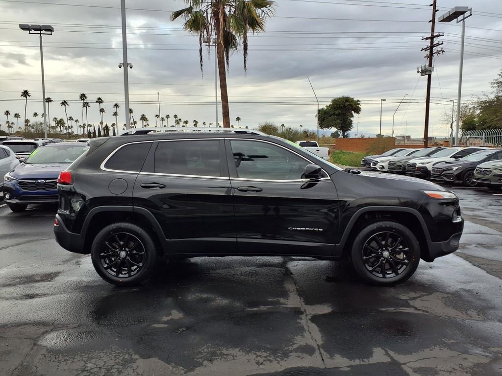 Used 2018 Jeep Cherokee Latitude Plus w/ Comfort/Convenience Group image 8