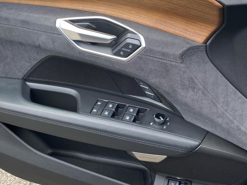 Used 2023 Audi e-tron GT Premium Plus image 19