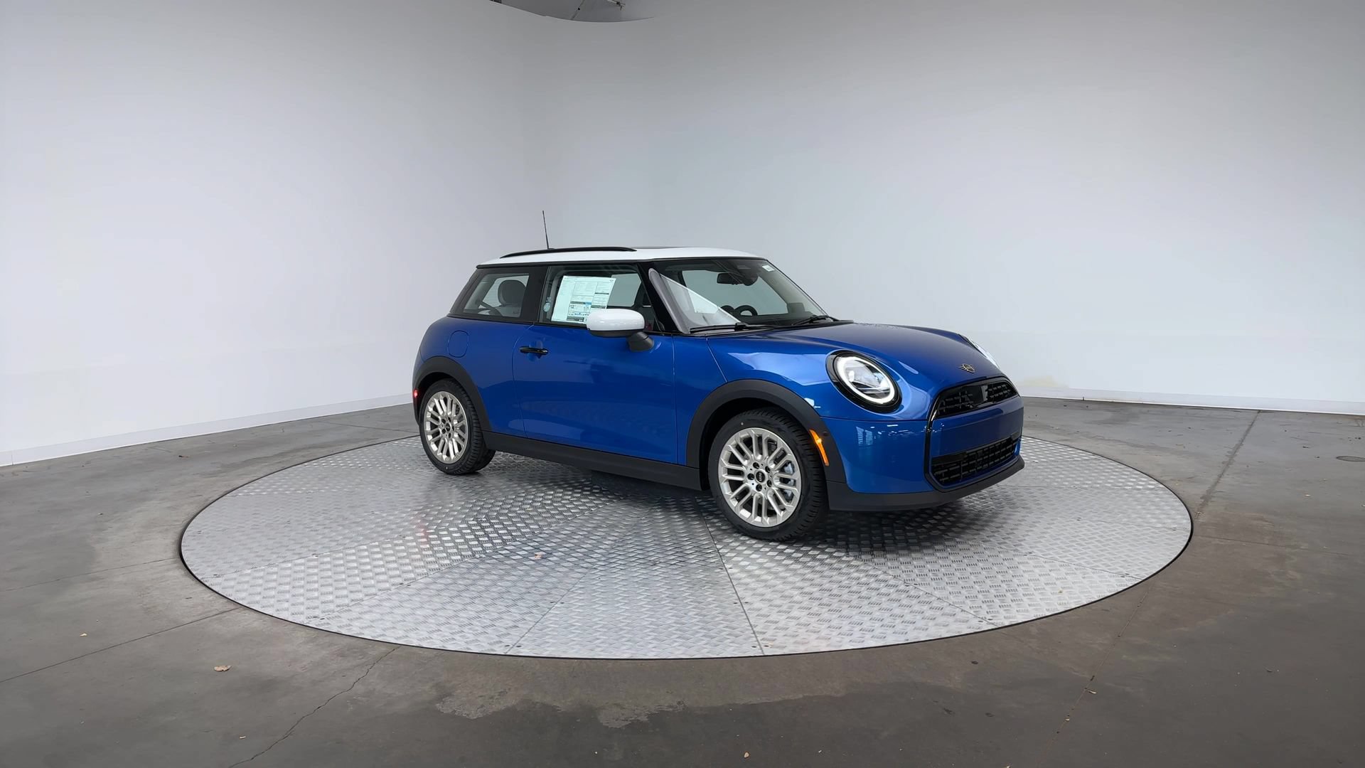 Used 2026 MINI Cooper 2-Door Hardtop FWD image 4