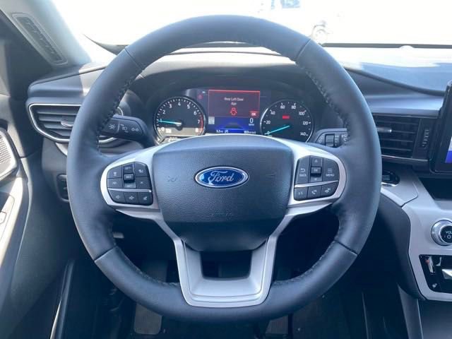 New 2024 Ford Explorer XLT w/ Equipment Group 202A image 17