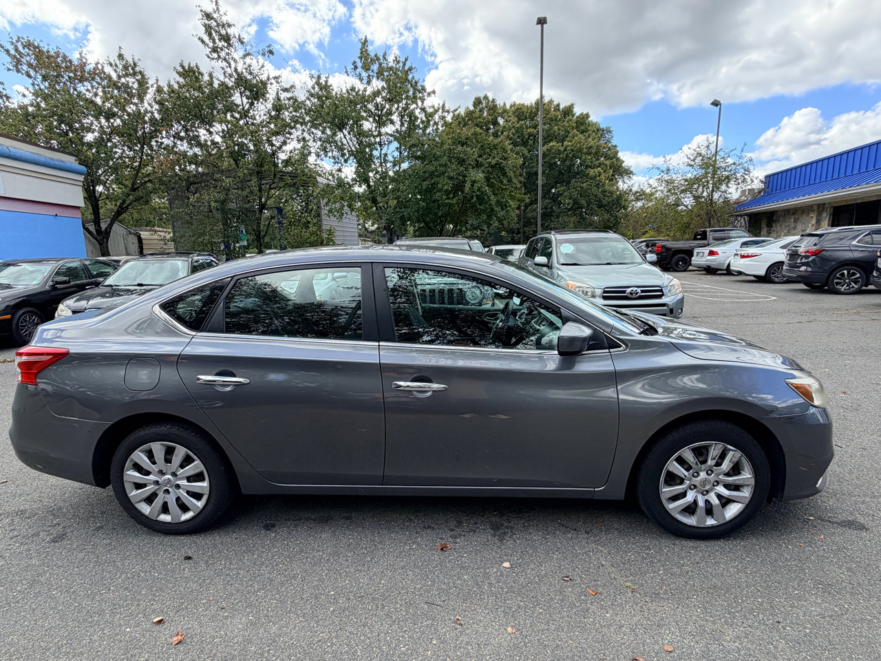 Used 2016 Nissan Sentra SV image 6