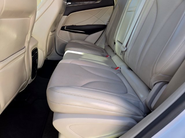 Used 2019 Lincoln MKC Reserve FWD image 11