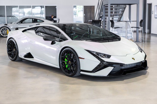 Used 2024 Lamborghini Huracan Tecnica image 8