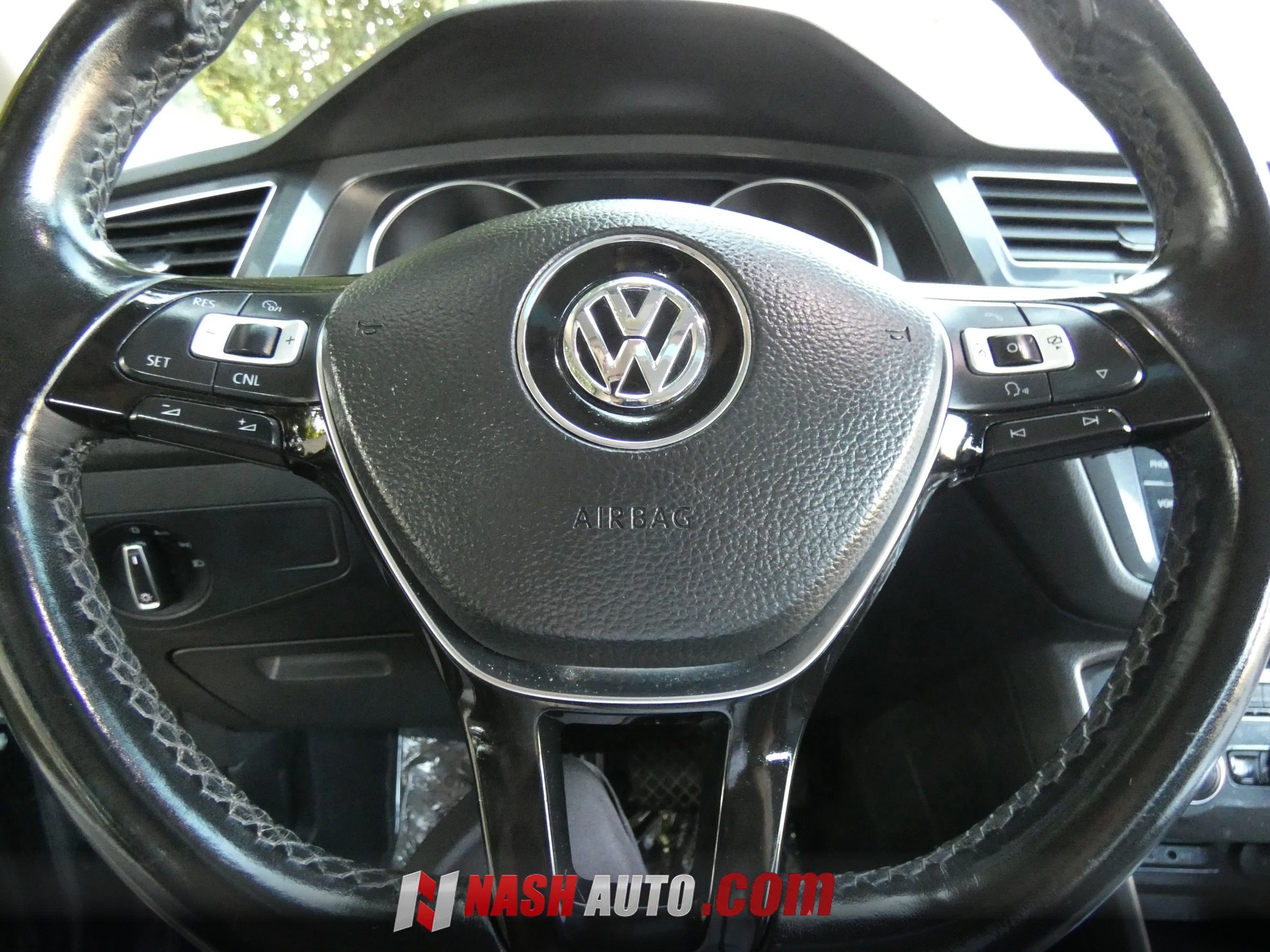 Used 2018 Volkswagen Tiguan SE w/ Panoramic Sunroof Package AWD/4WD image 59